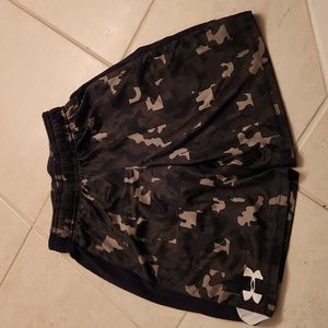 Under Armour boys shorts.  Size S. Camo.